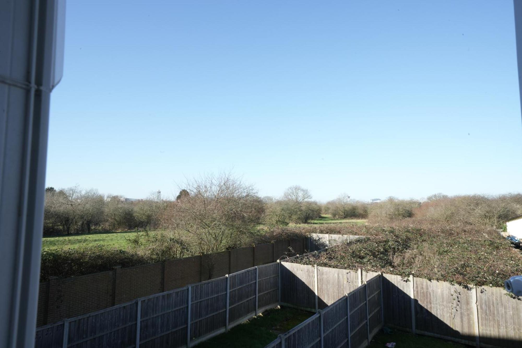 Apartment Hatton Apartments: Airport-adjacent With Free Parking And Underground Access