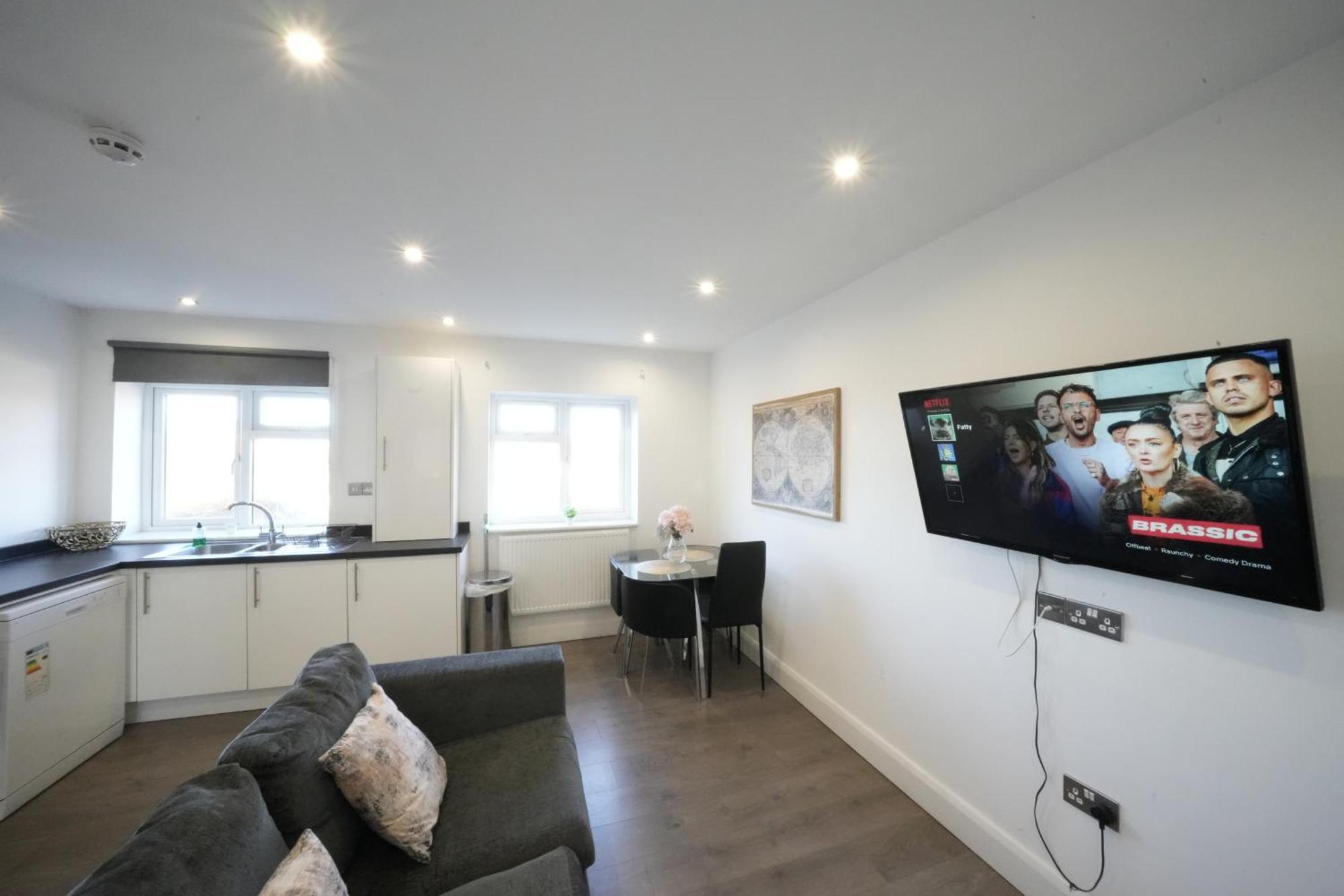 Hatton Apartments: Airport-adjacent With Free Parking And Underground Access Apartment *