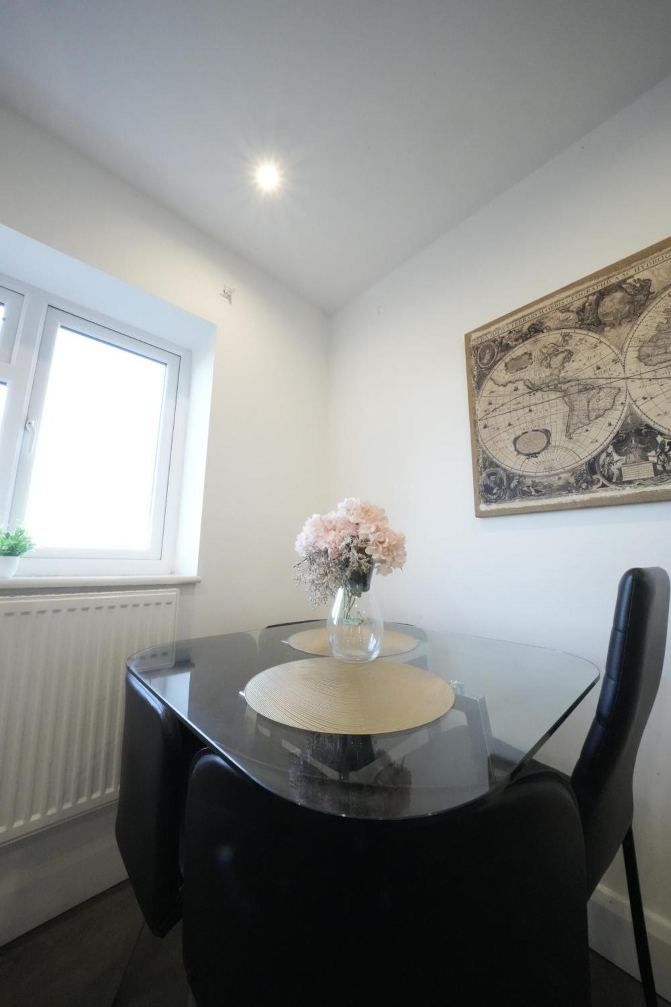 Apartment Hatton Apartments: Airport-adjacent With Free Parking And Underground Access *