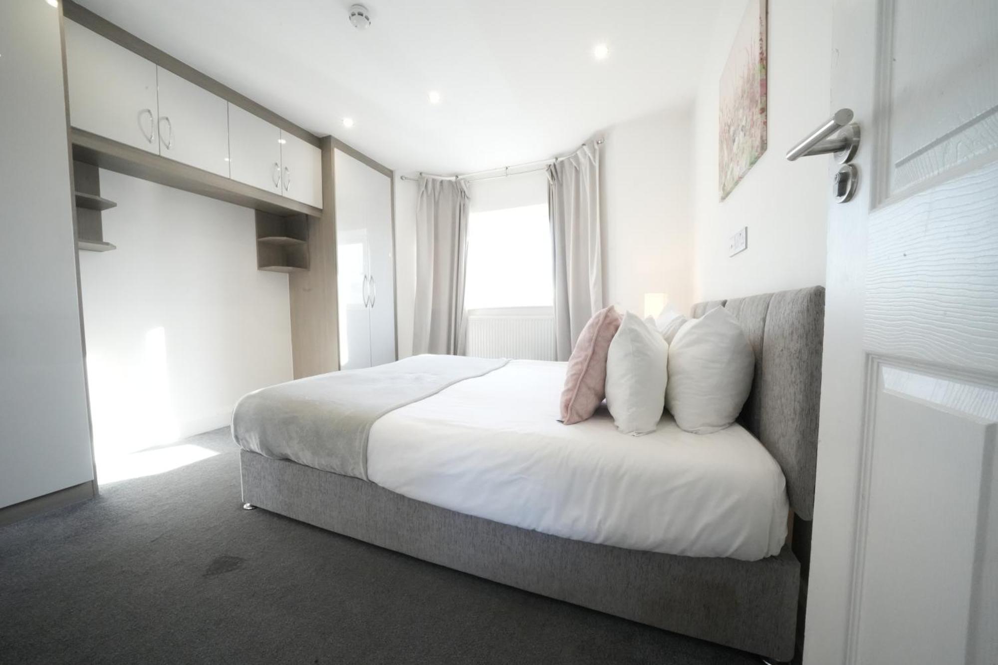 Apartment Hatton Apartments: Airport-adjacent With Free Parking And Underground Access