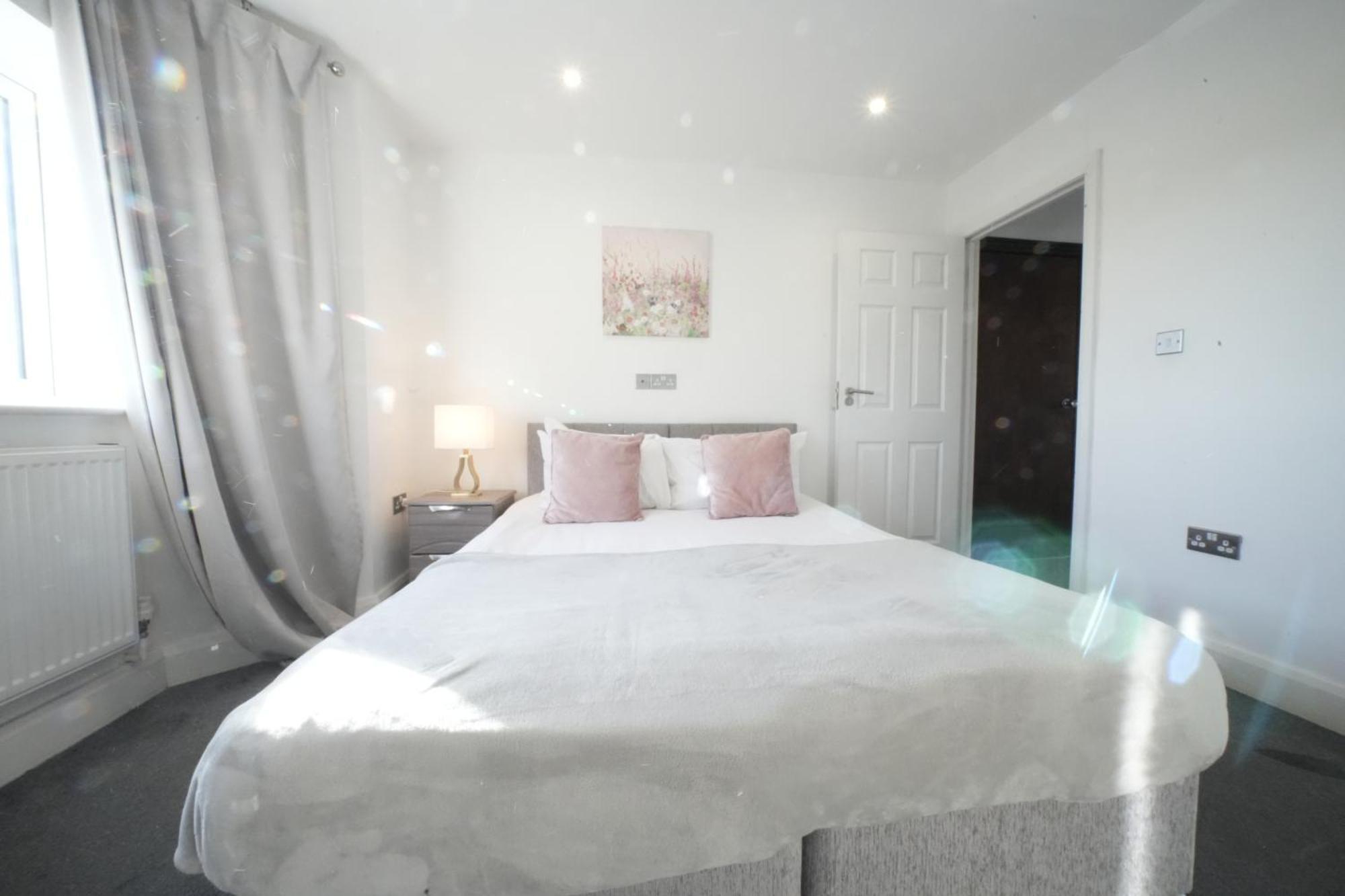 Hatton Apartments: Airport-adjacent With Free Parking And Underground Access London