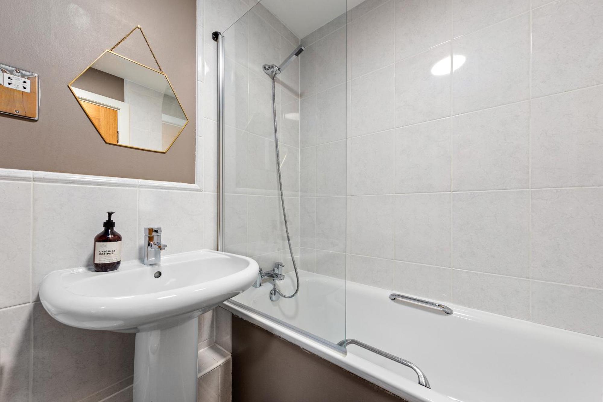 St, George Wharf Vauxhall Bridge Large 2bedrooms With River View Panoramic Balcony Apartment