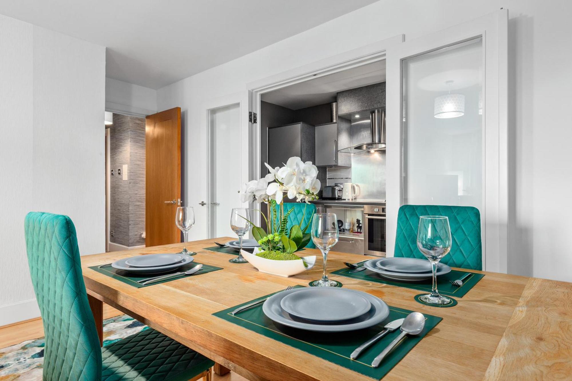 Apartment St, George Wharf Vauxhall Bridge Large 2bedrooms With River View Panoramic Balcony *