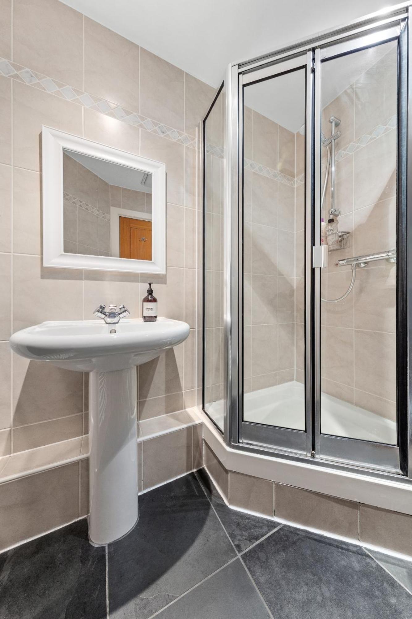 Apartment St, George Wharf Vauxhall Bridge Large 2bedrooms With River View Panoramic Balcony London