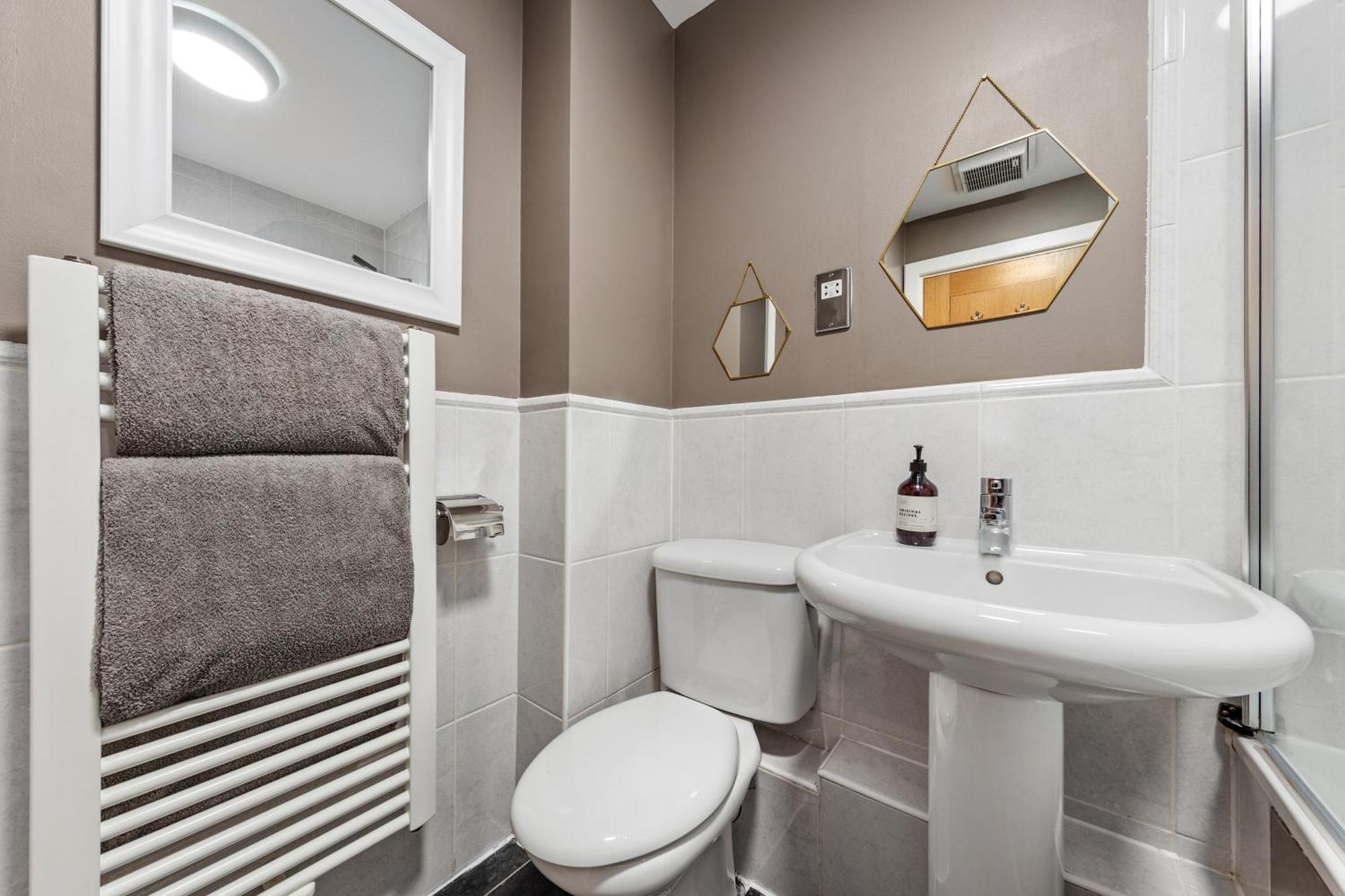 St, George Wharf Vauxhall Bridge Large 2bedrooms With River View Panoramic Balcony London