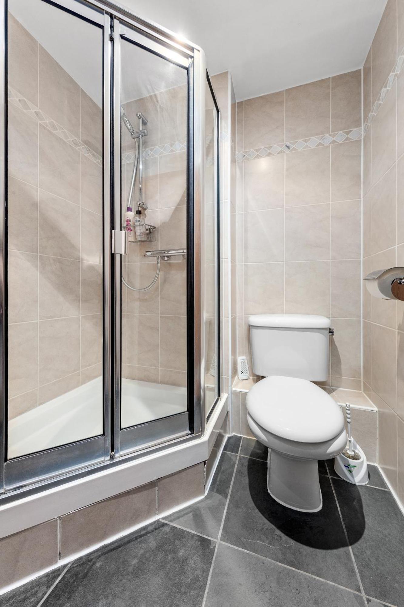St, George Wharf Vauxhall Bridge Large 2bedrooms With River View Panoramic Balcony Apartment