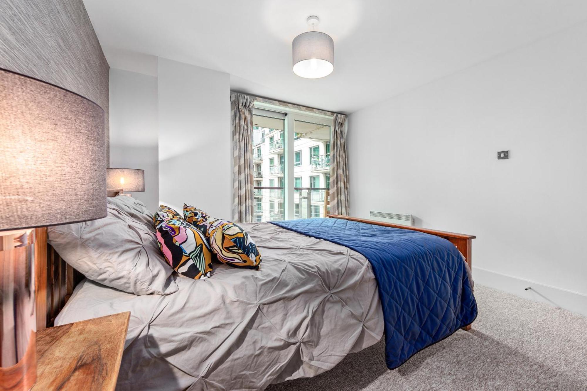 Apartment St, George Wharf Vauxhall Bridge Large 2bedrooms With River View Panoramic Balcony *