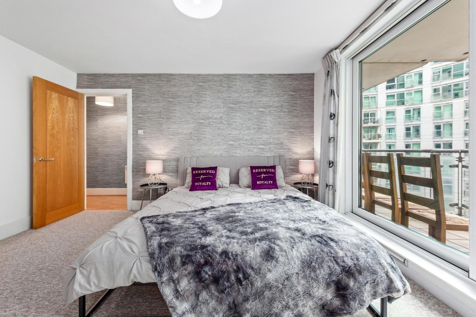 St, George Wharf Vauxhall Bridge Large 2bedrooms With River View Panoramic Balcony London