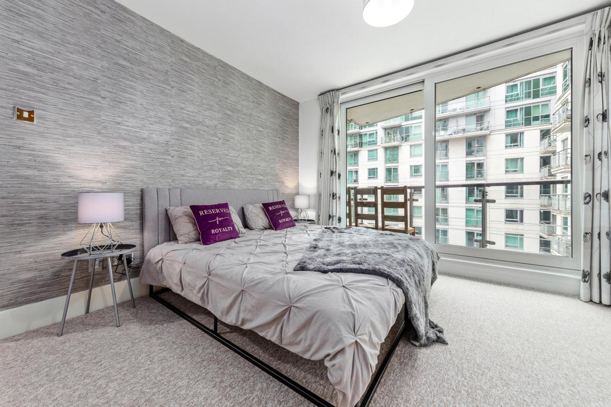 St, George Wharf Vauxhall Bridge Large 2bedrooms With River View Panoramic Balcony * London