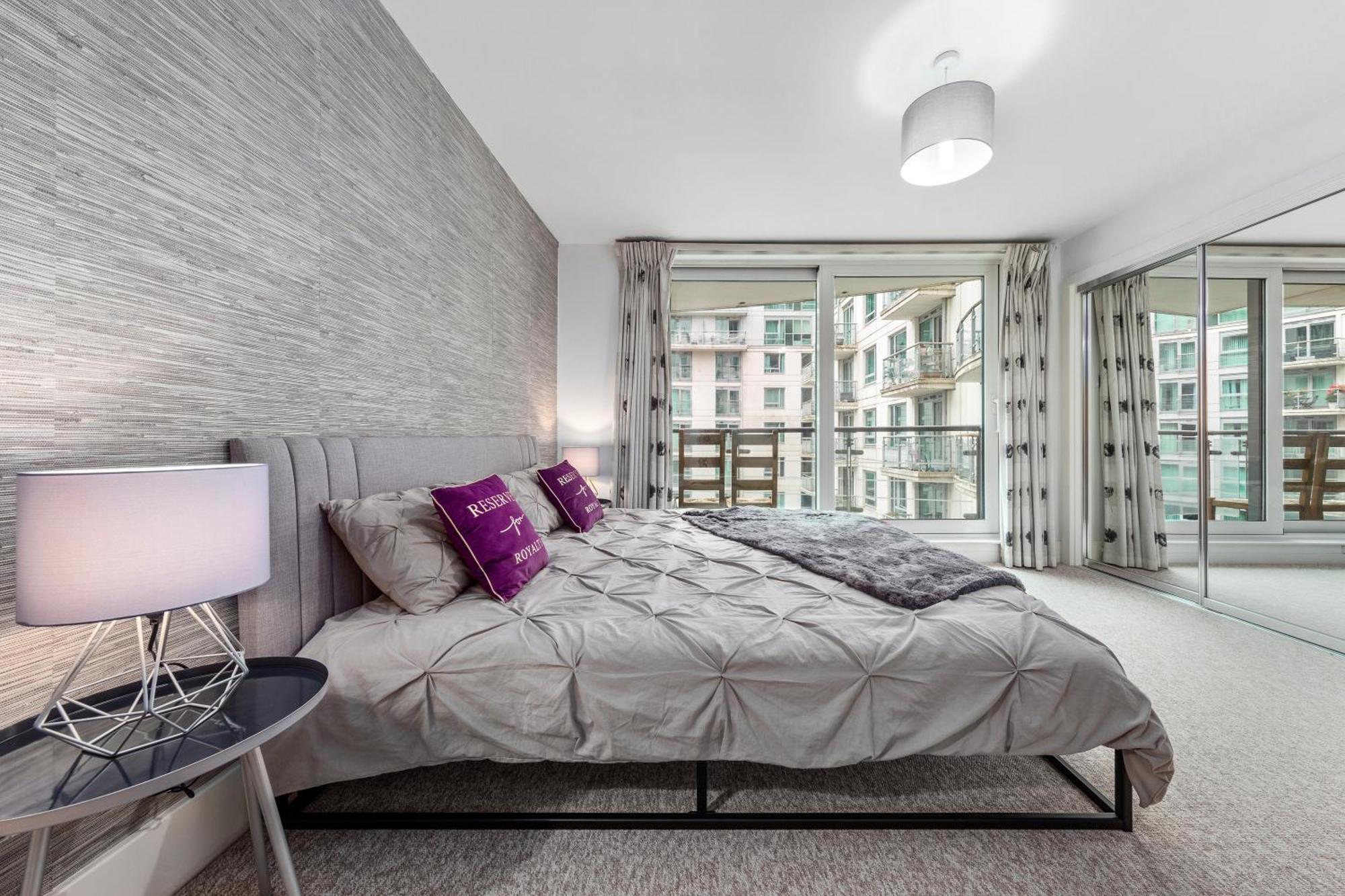 St, George Wharf Vauxhall Bridge Large 2bedrooms With River View Panoramic Balcony Apartment *