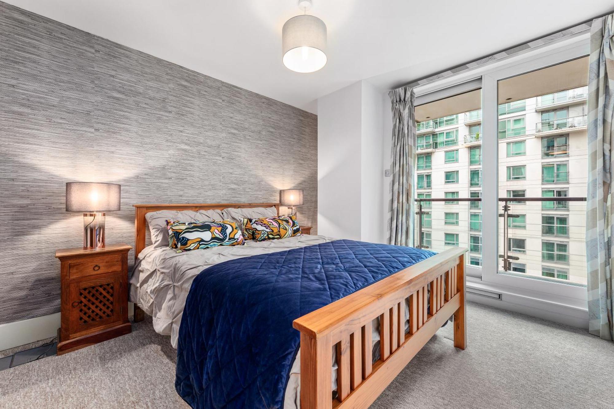 Apartment St, George Wharf Vauxhall Bridge Large 2bedrooms With River View Panoramic Balcony *