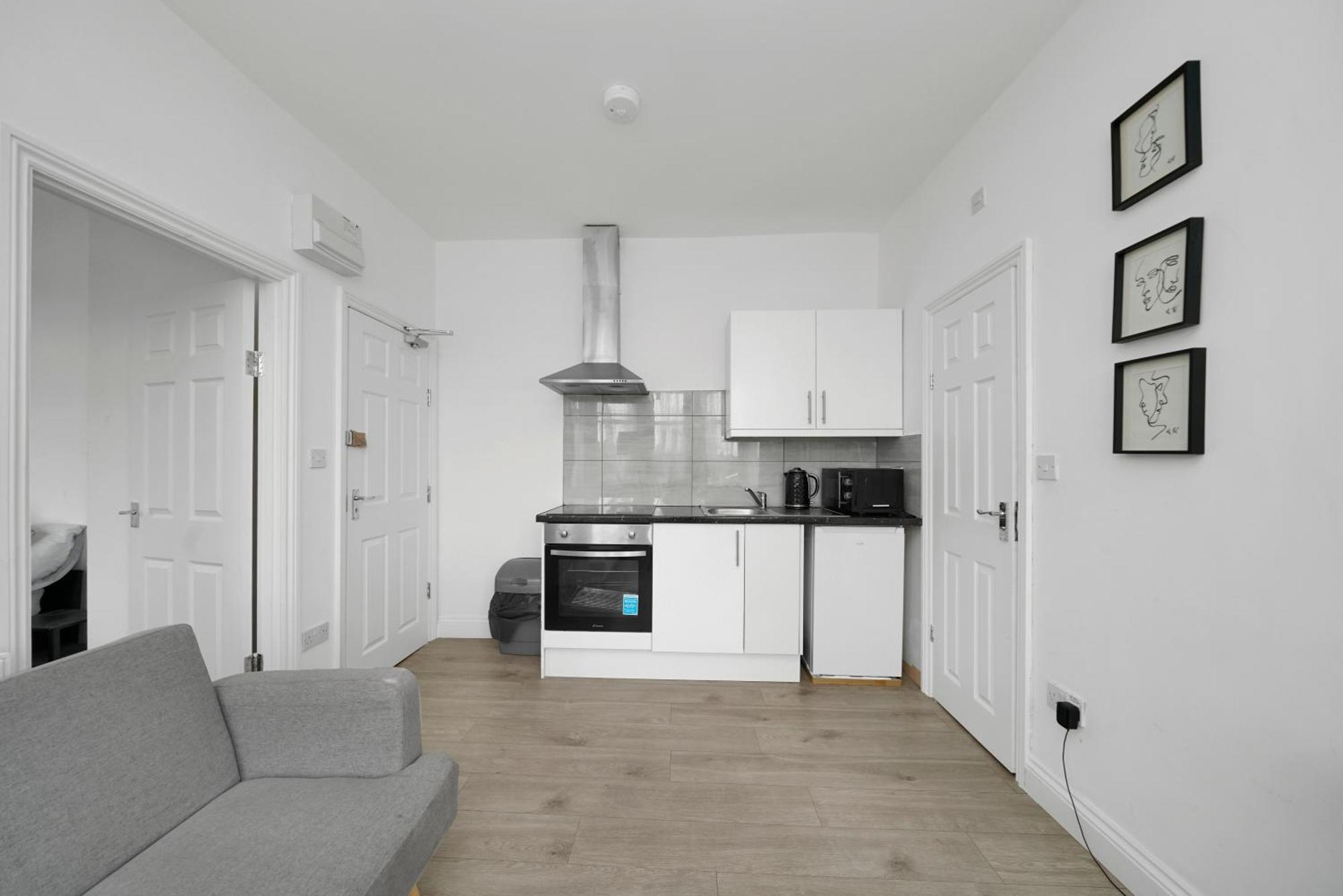 Apartment Startlet - On Elizabeth Line With Free Parking London