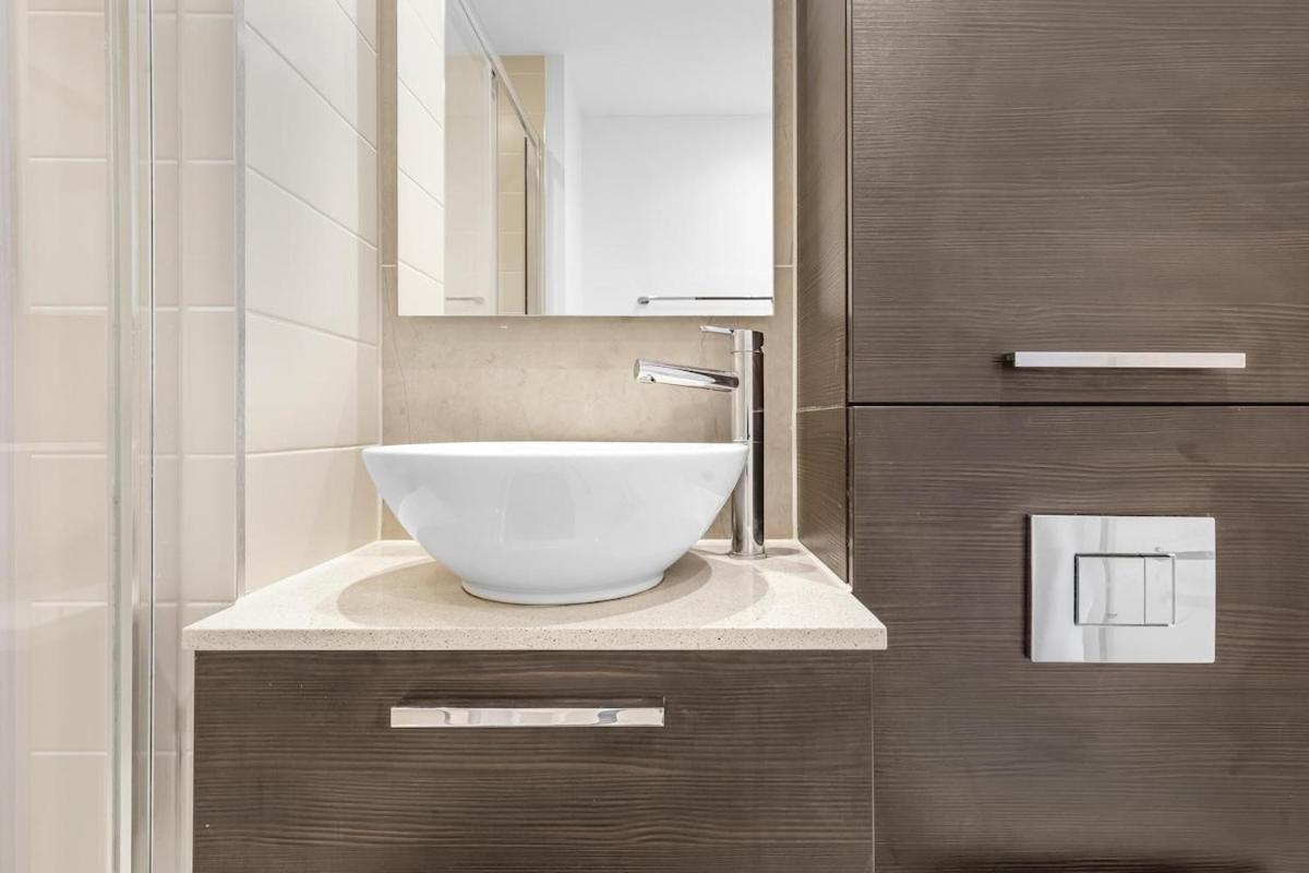 Station 1 Minute, Gym , Smart Tv , 1 Min To Westfield Centre Apartamento *
