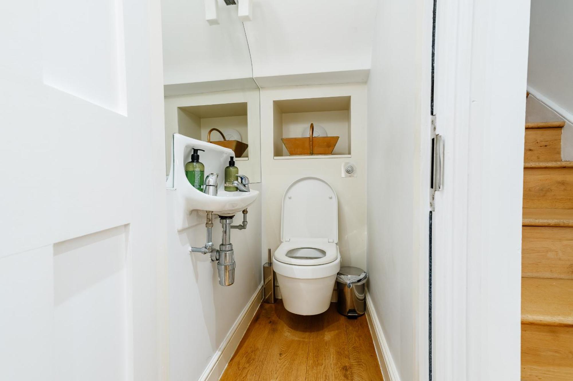 Villa Luxury 3brs Home, Spacious And Cozy In Victoria London