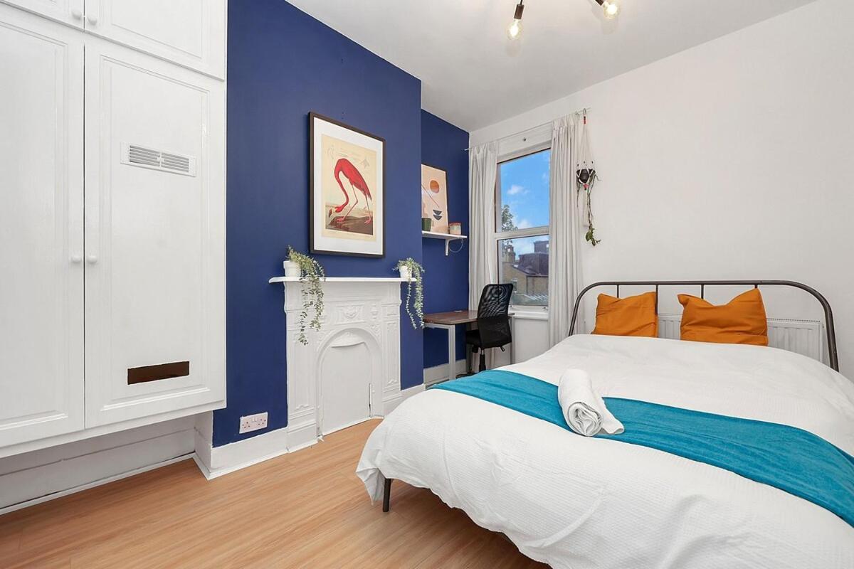 Apartment The Townhouse By Harlington London