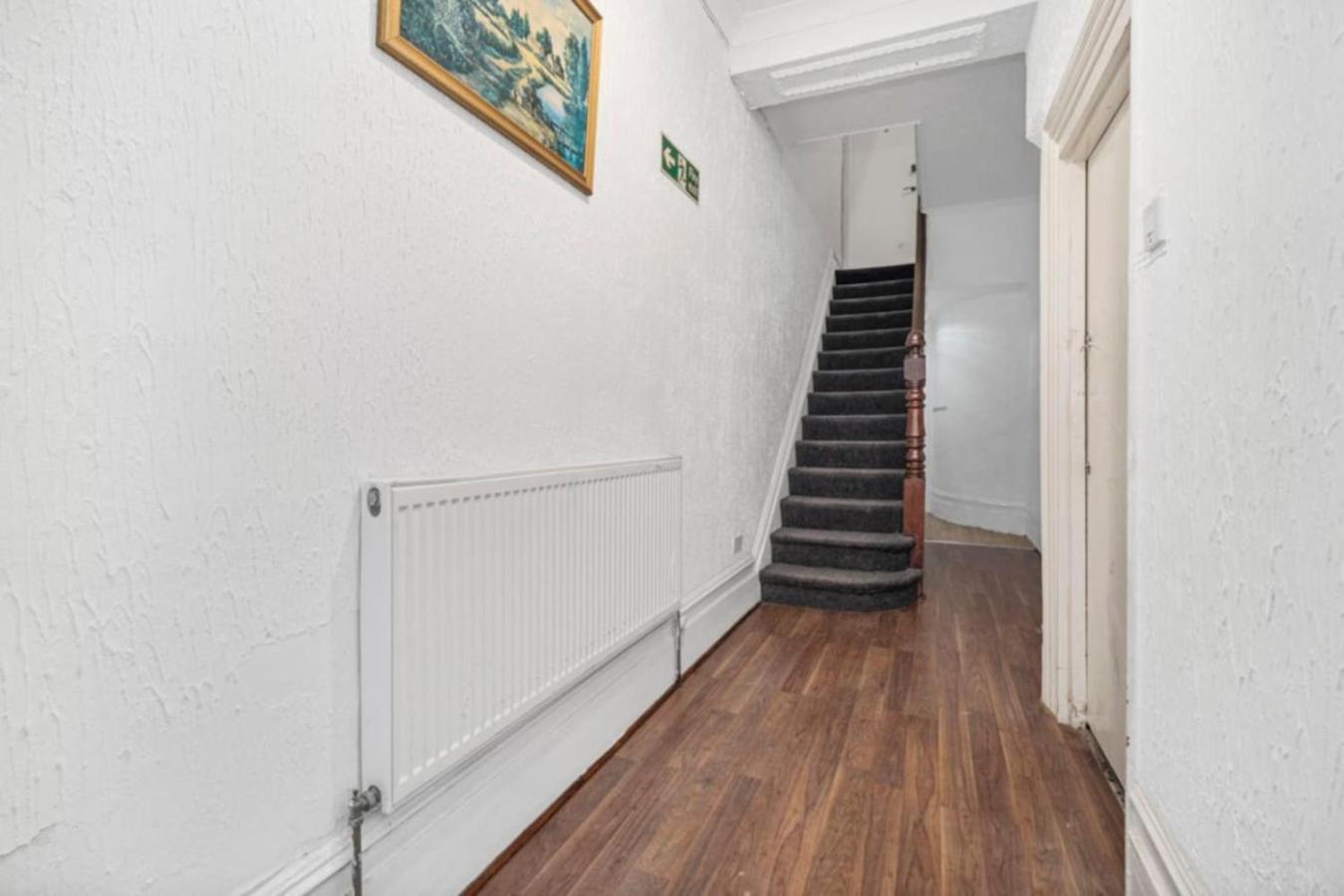 Spacious One Bedroom Flat Free Parking Apartment London