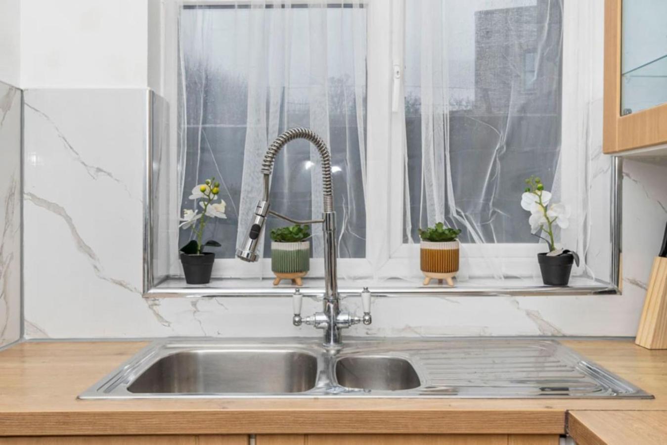 Apartment Spacious One Bedroom Flat Free Parking *