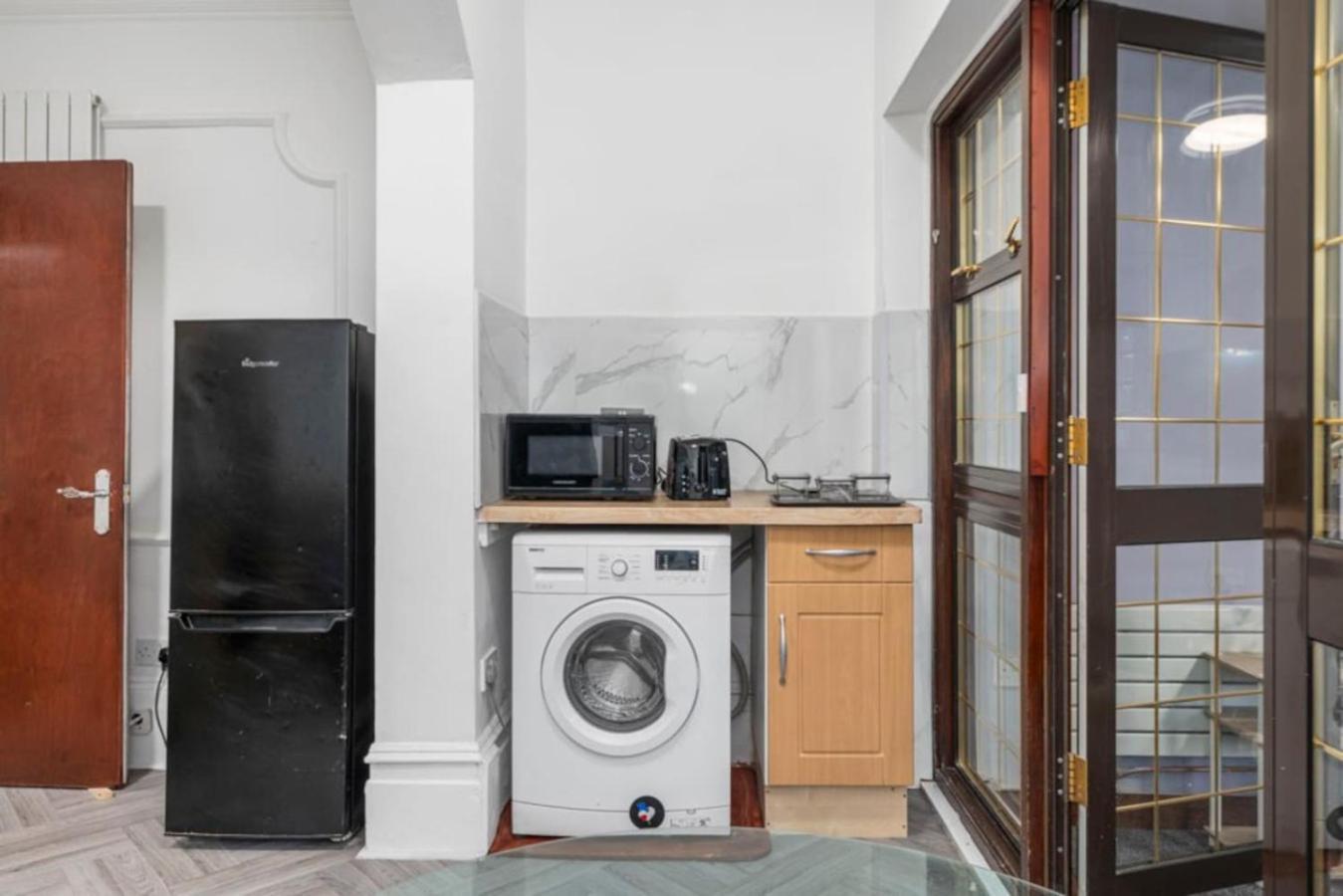 Spacious One Bedroom Flat Free Parking