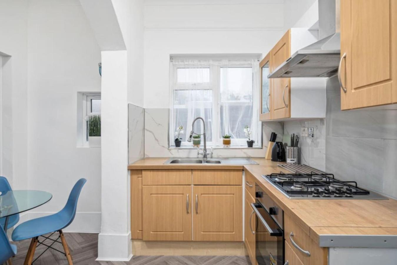 Apartment Spacious One Bedroom Flat Free Parking
