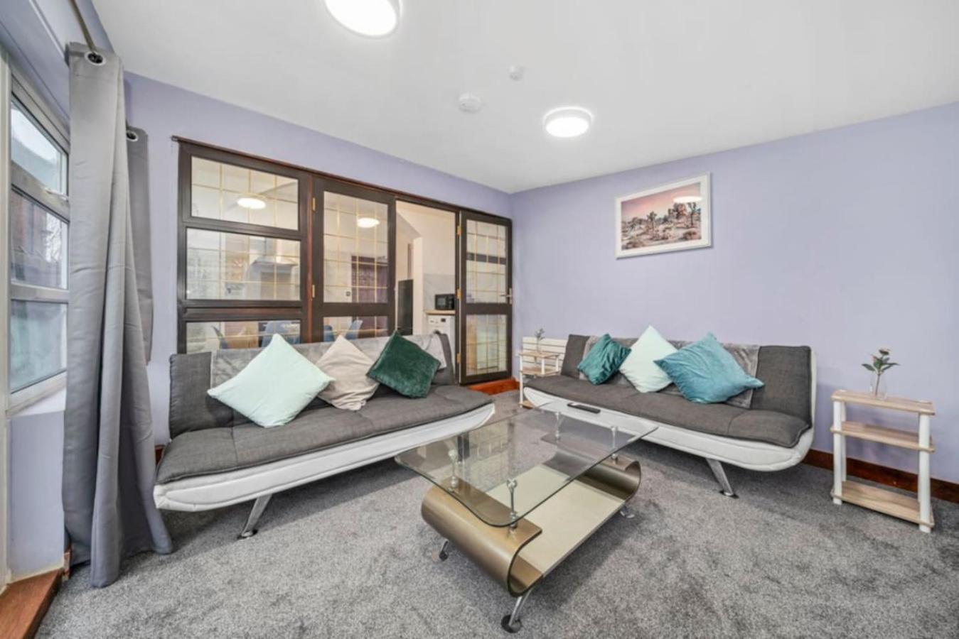 Spacious One Bedroom Flat Free Parking *
