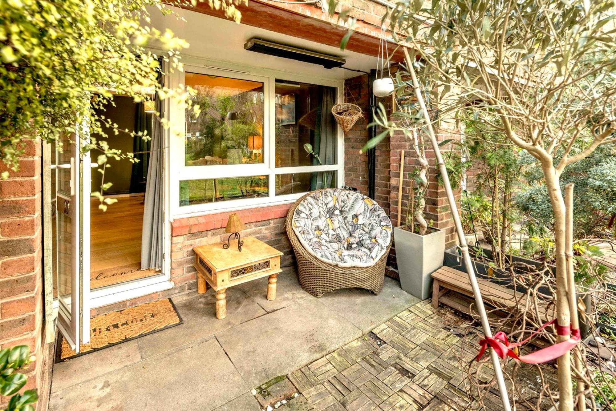 20 Percent Off May- Mobilerate Offers-Genius Offers-Londonbridge City Apartment W Free Parking-Wifi-Sleeps 7-4Bd-Location-Family!