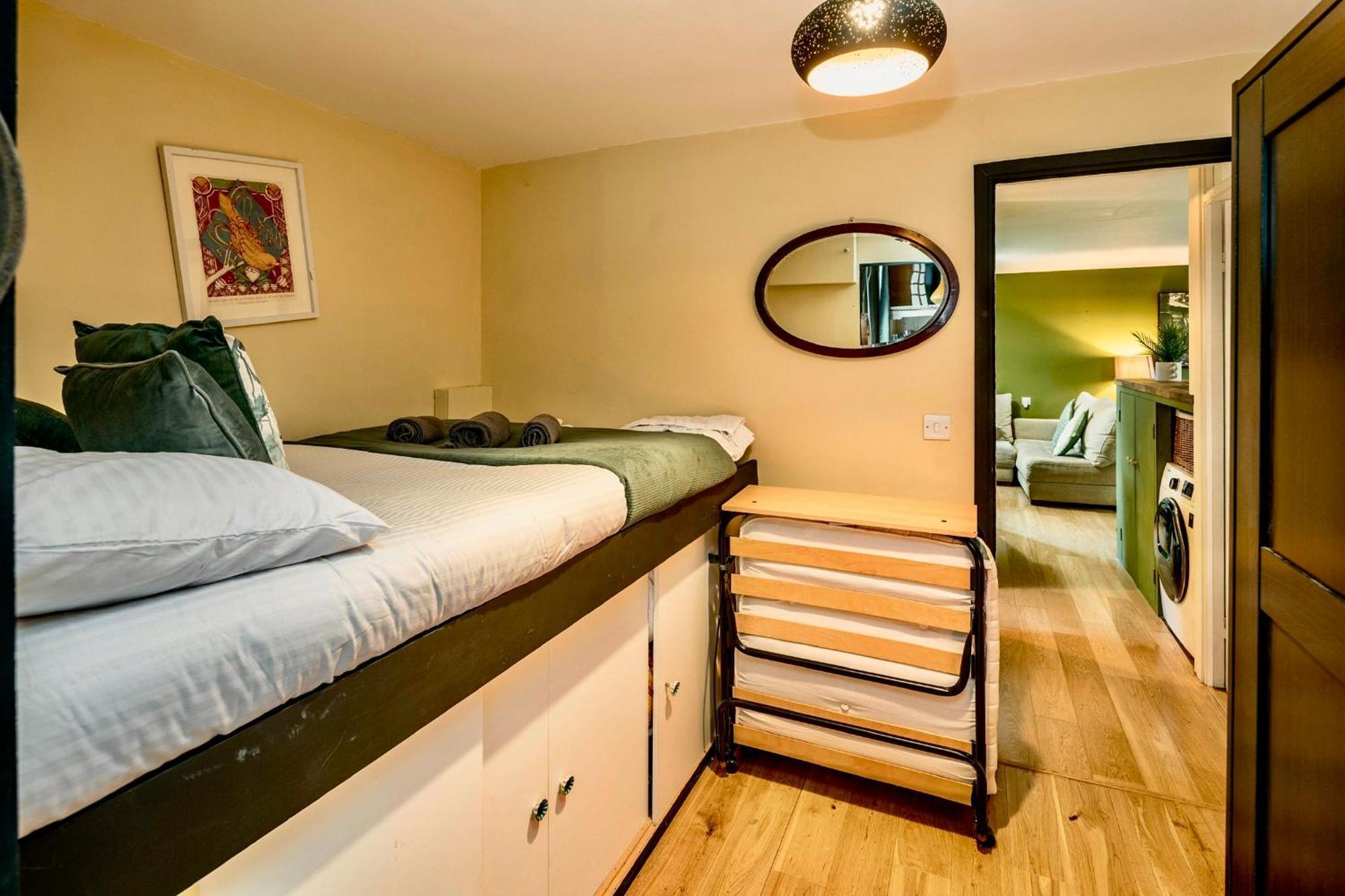 20 Percent Off May- Mobilerate Offers-Genius Offers-Londonbridge City Apartment W Free Parking-Wifi-Sleeps 7-4Bd-Location-Family! Apartment