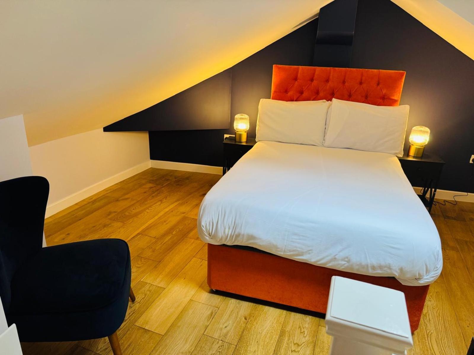 Leicester Square 1st Floor * London