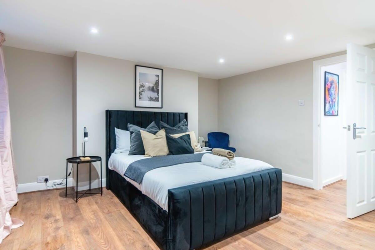 Modern 2-bed In West Kensington Casa de férias *