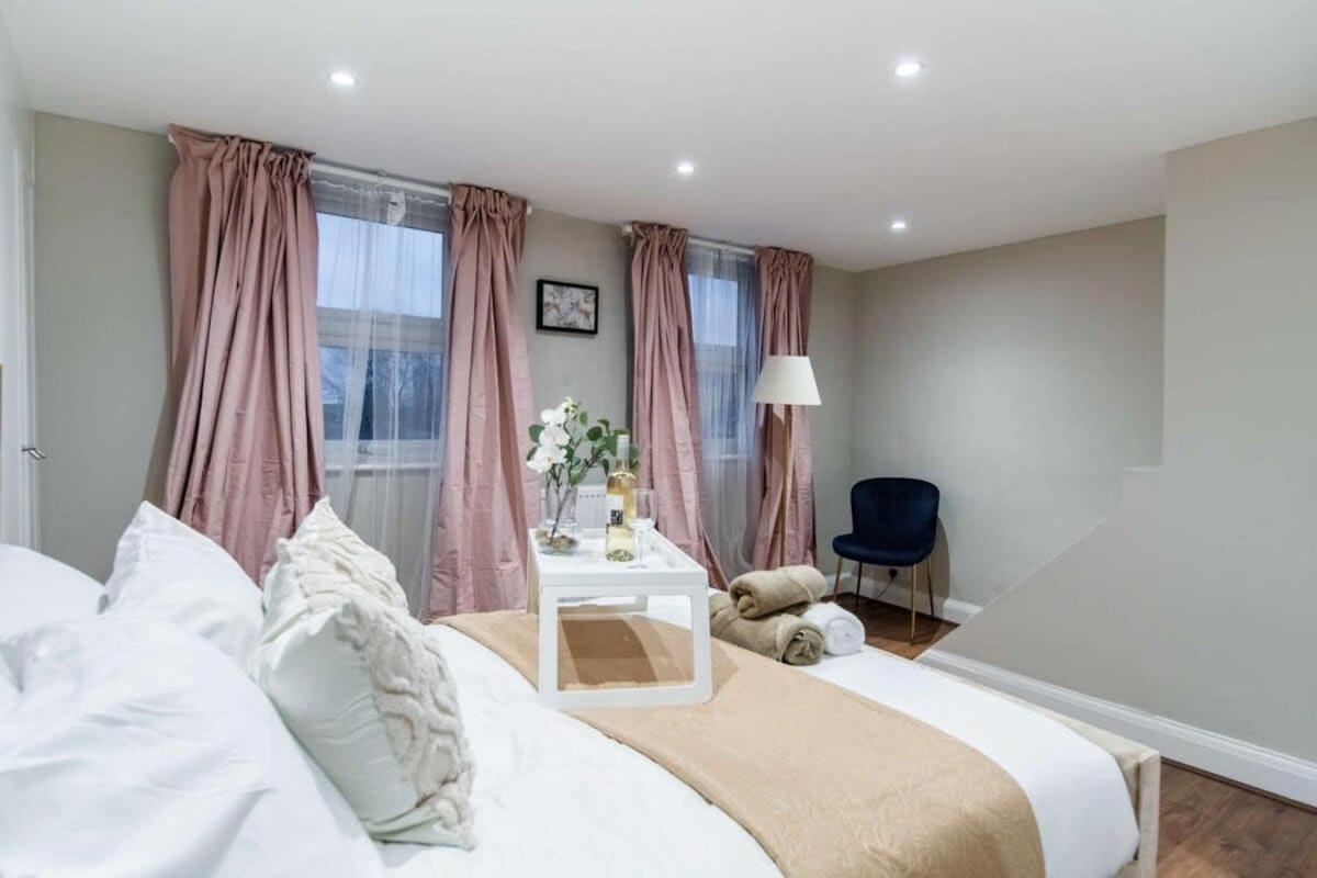 Modern 2-bed In West Kensington Casa de férias Londres