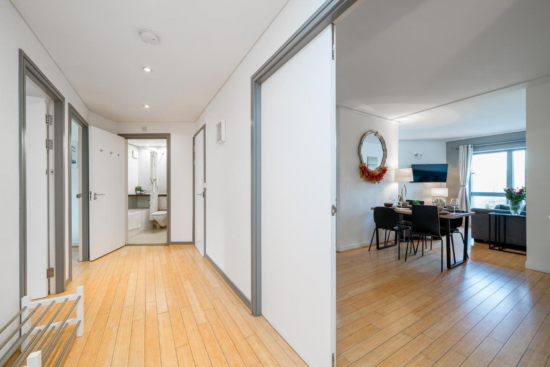Lovely 3bd Flat, Parking, Sleeps Six Close To O2