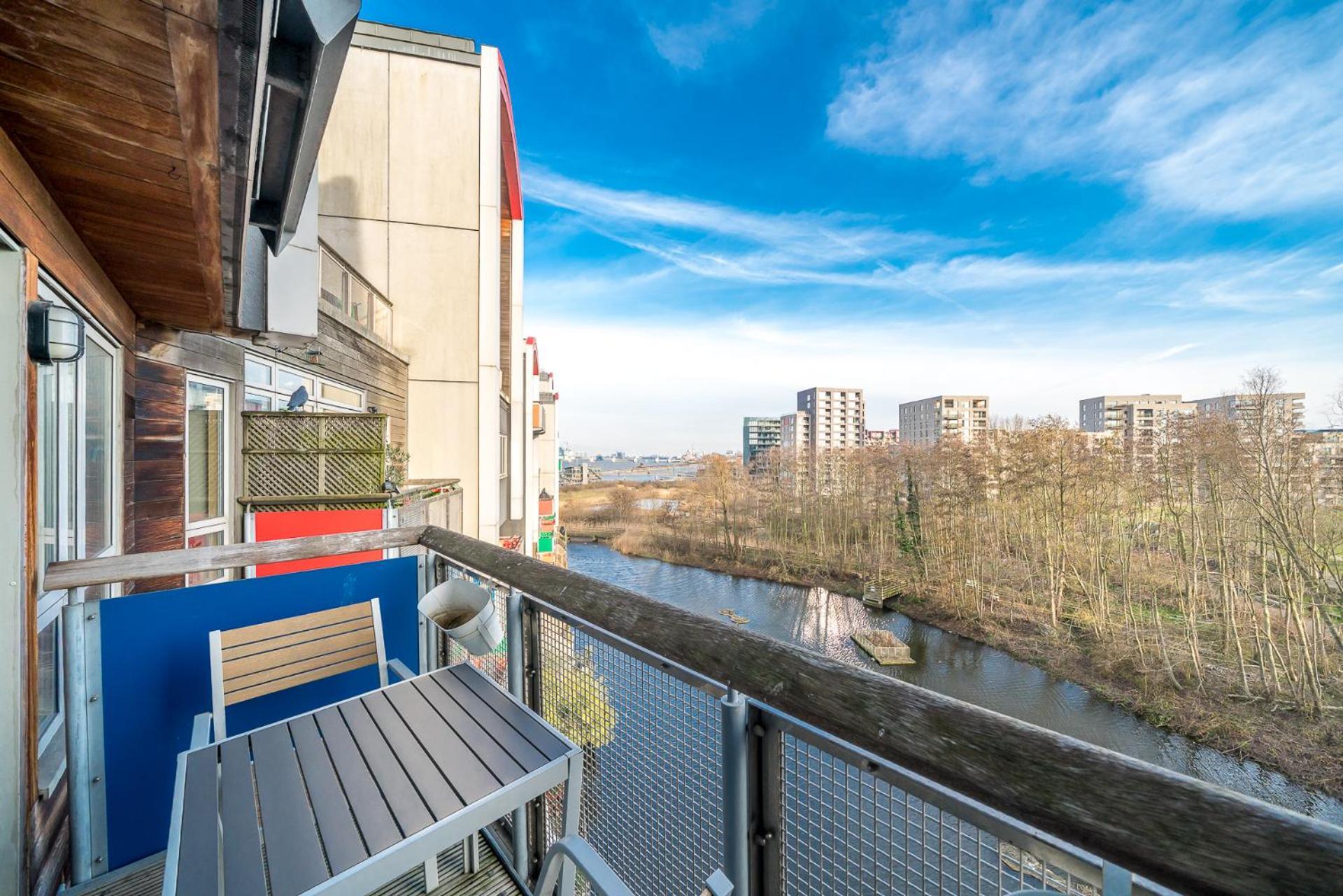 Apartment Lovely 3bd Flat, Parking, Sleeps Six Close To O2 *