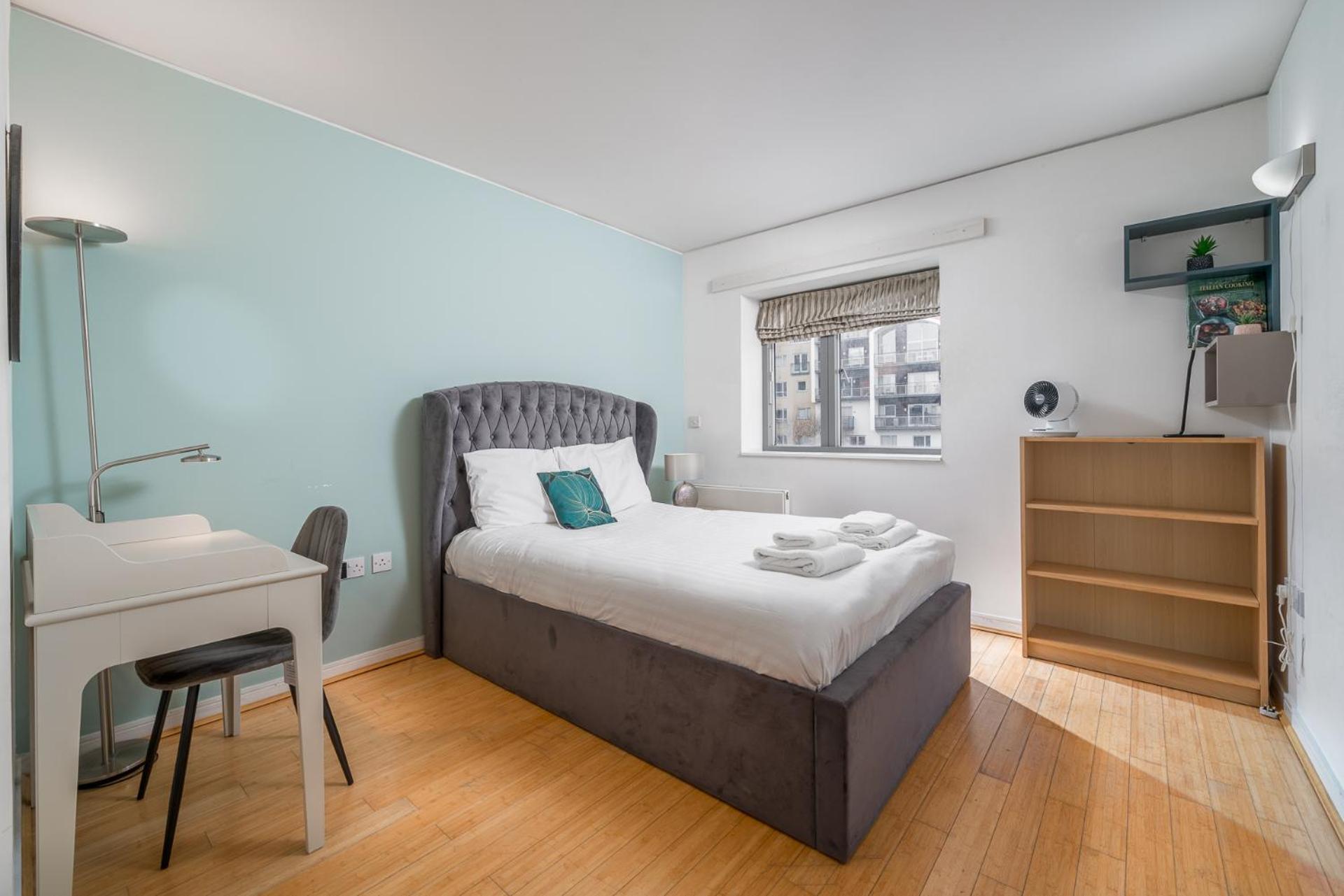 Lovely 3bd Flat, Parking, Sleeps Six Close To O2