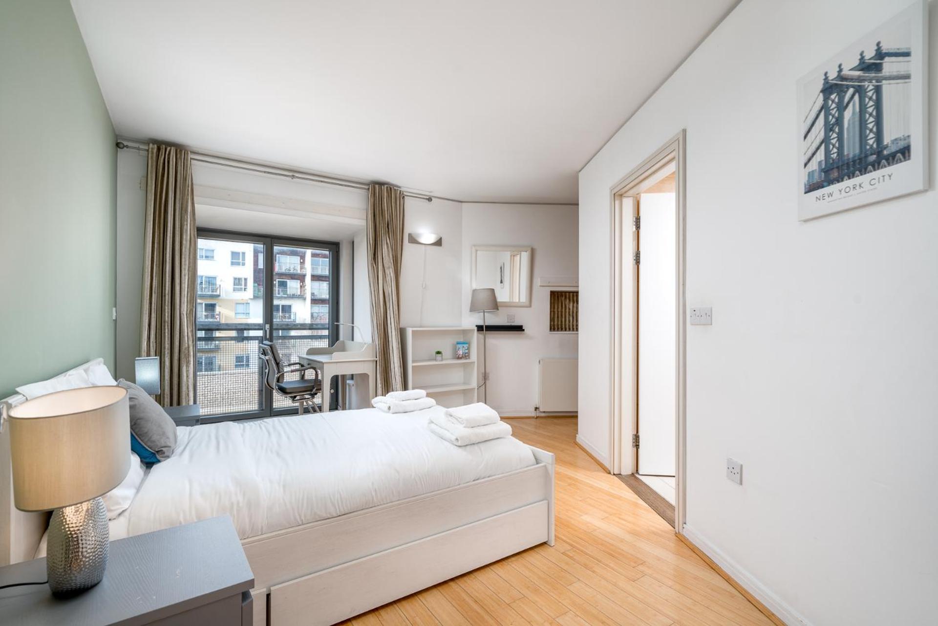 Lovely 3bd Flat, Parking, Sleeps Six Close To O2 * London