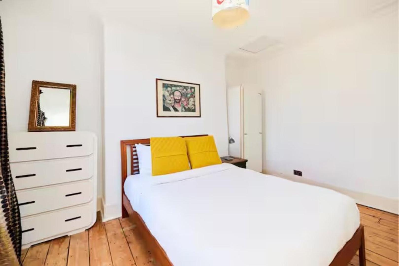 Apartment Stylish 3br With Private Patio In Maida Vale *