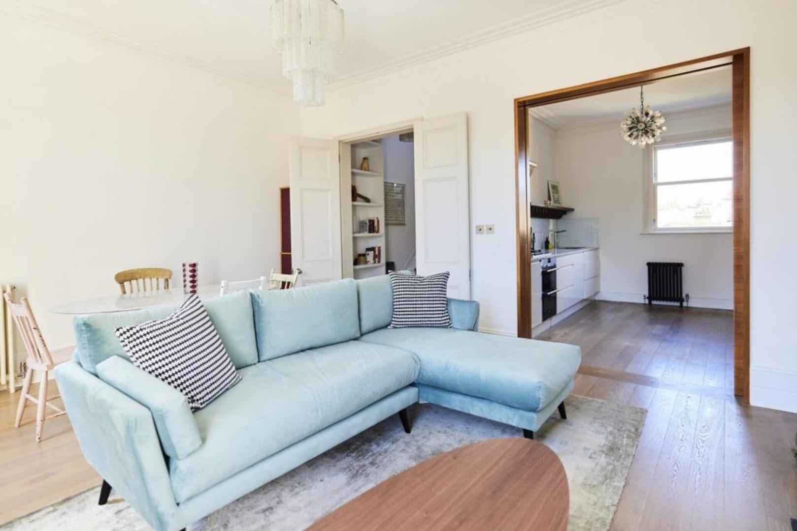 Stylish 3br With Private Patio In Maida Vale *