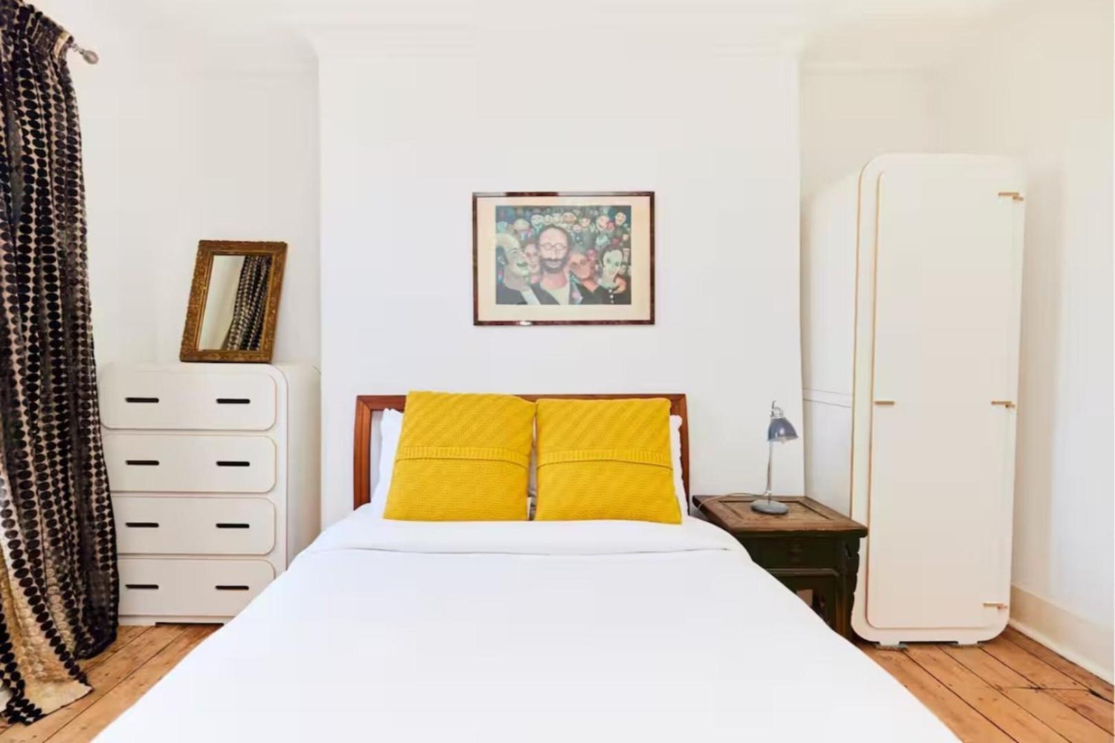 Stylish 3br With Private Patio In Maida Vale Apartment *