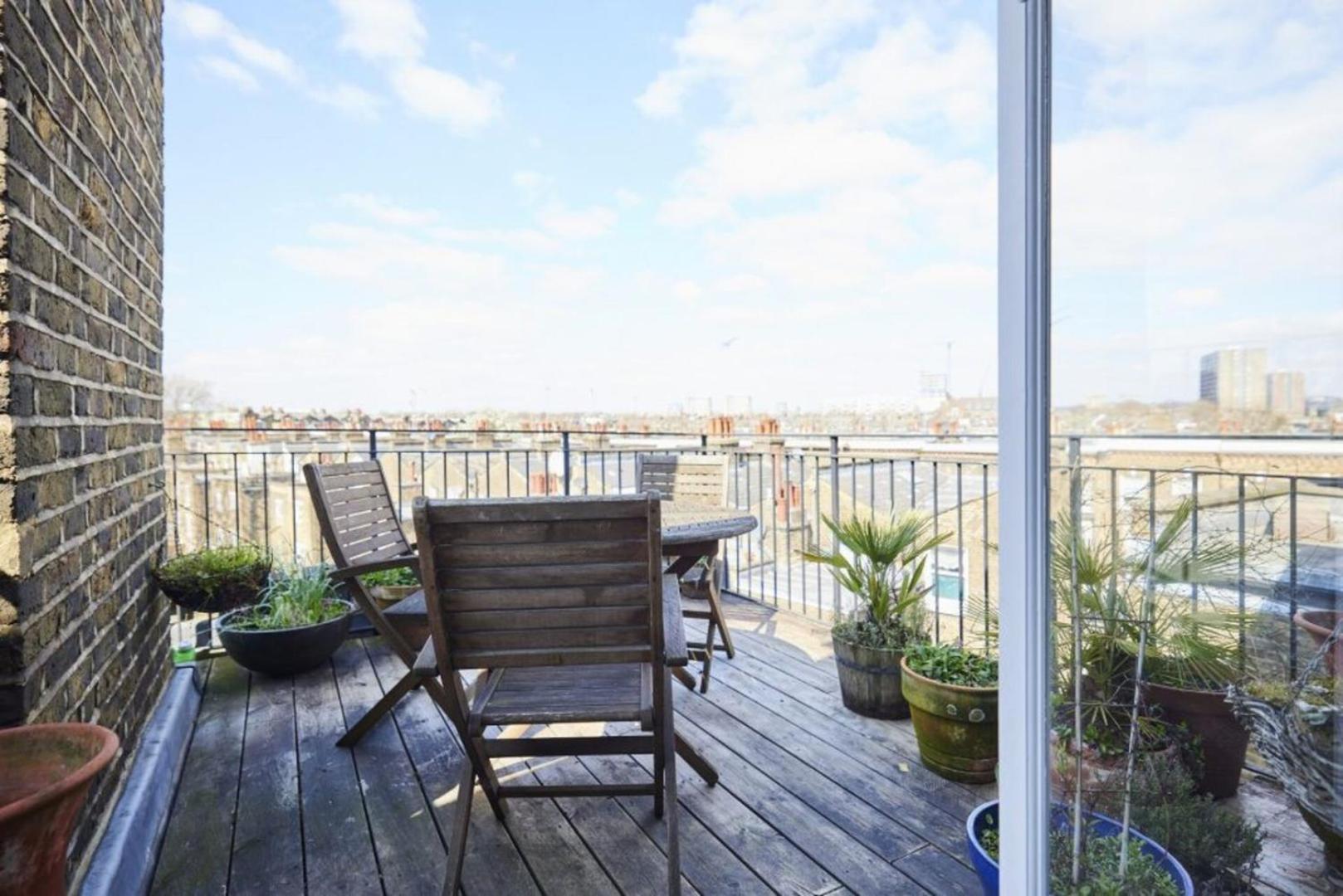 Stylish 3br With Private Patio In Maida Vale Apartment