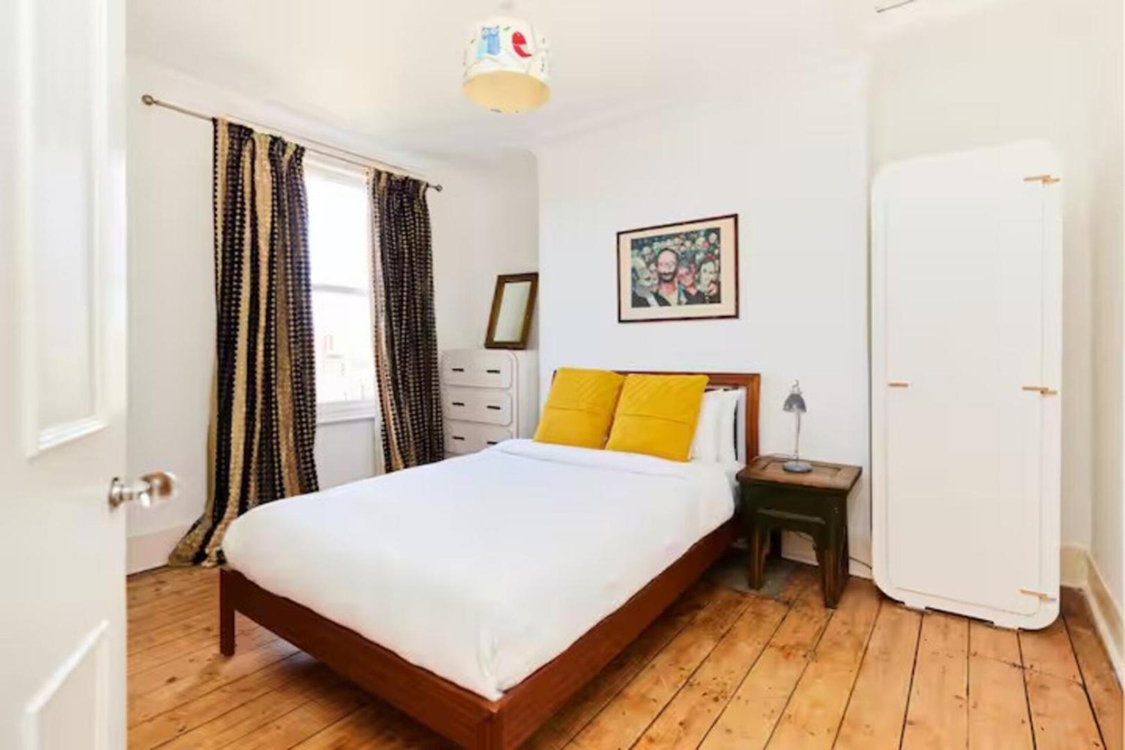 Stylish 3br With Private Patio In Maida Vale Apartment *