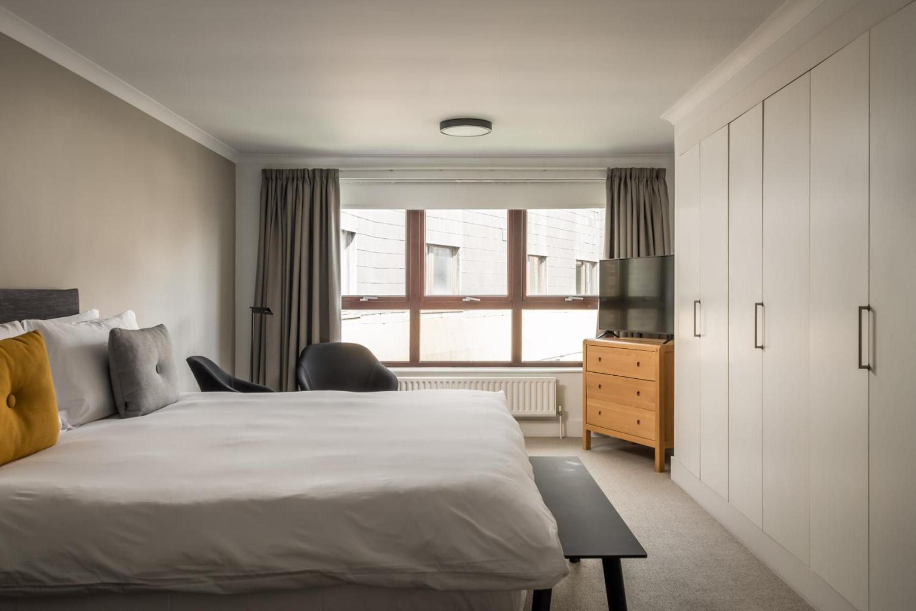 Monarch House - Serviced - Kensington Apartment