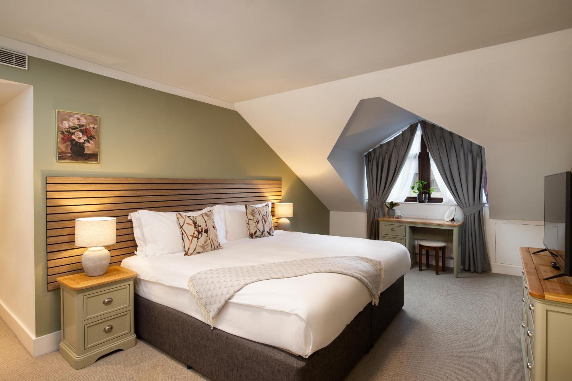 Monarch House - Serviced - Kensington *