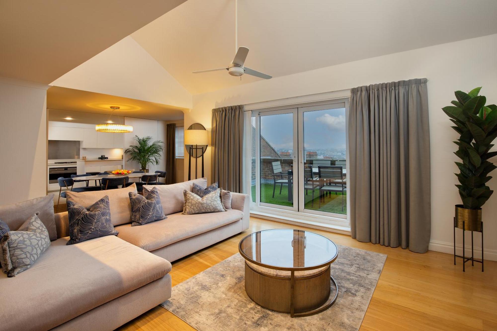 Monarch House - Serviced - Kensington Apartment *
