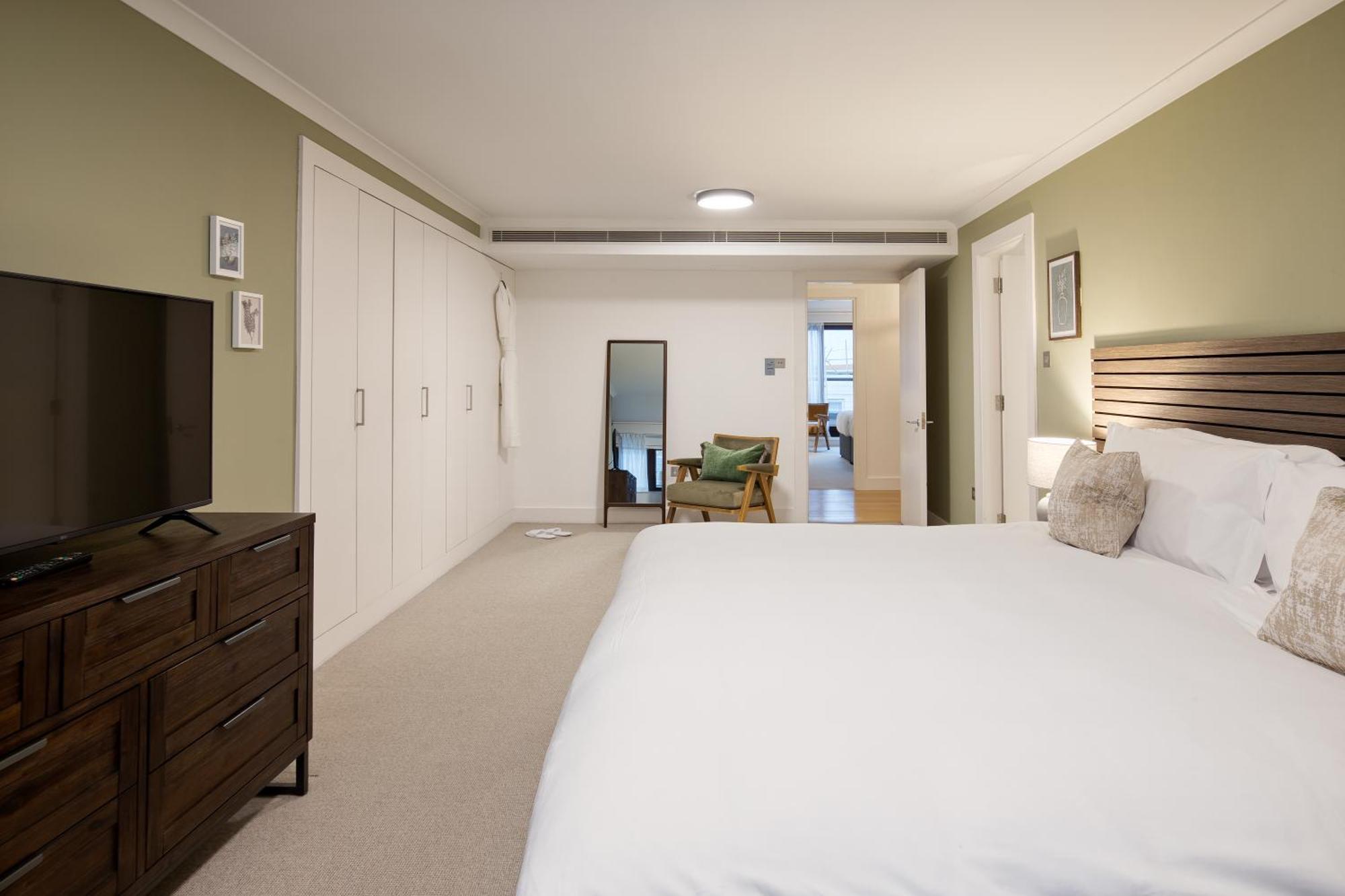 Monarch House - Serviced - Kensington Apartment London
