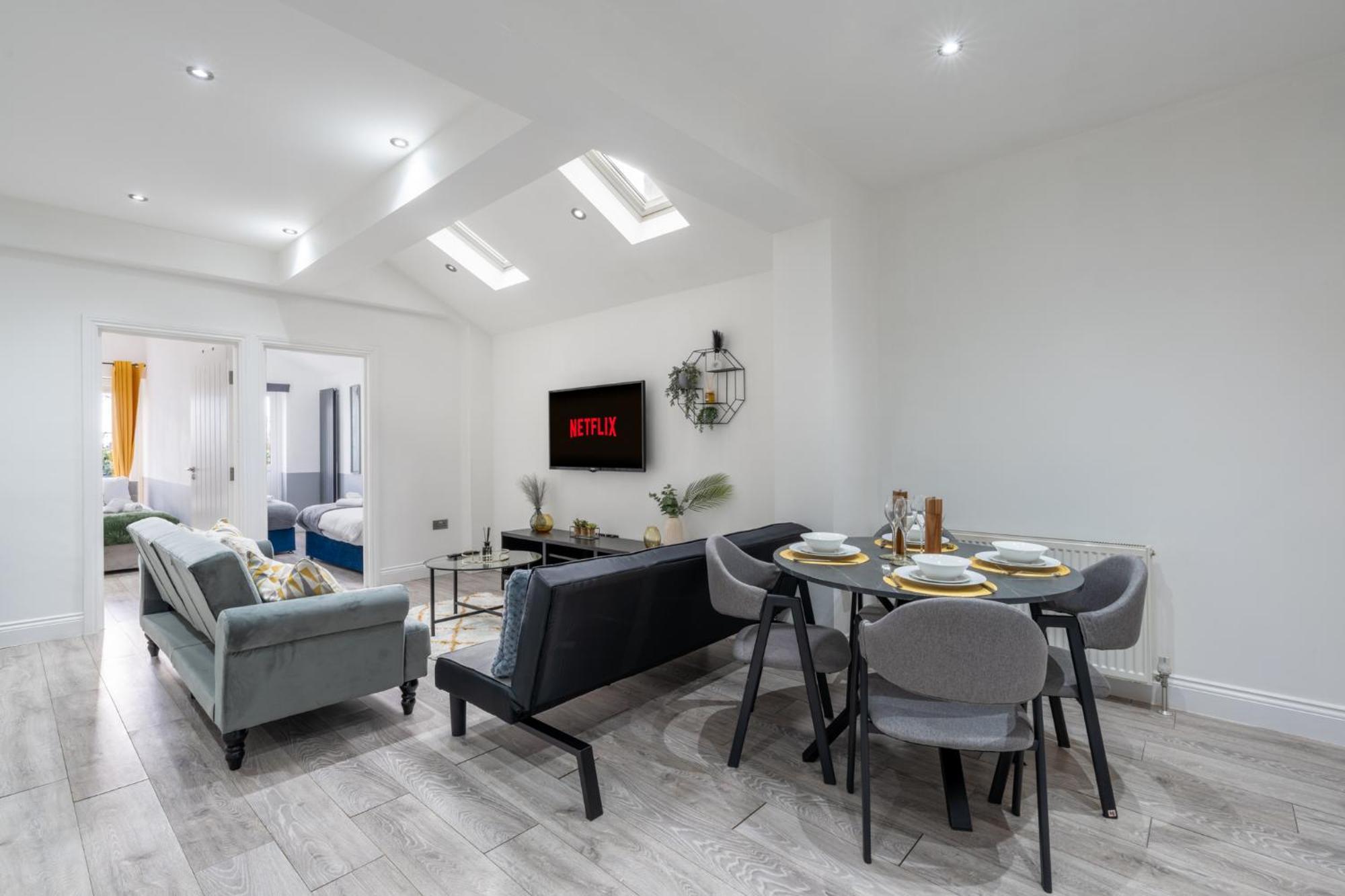 Spacious & Comfortable 3-bedroom Retreat In Nw10 *