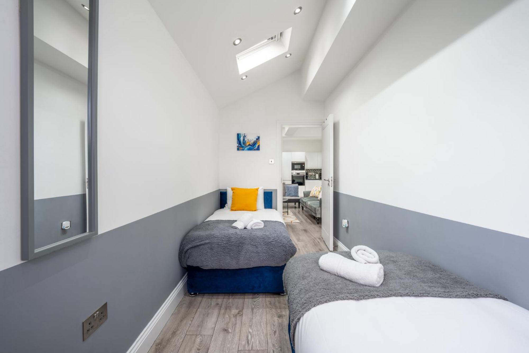 Spacious & Comfortable 3-bedroom Retreat In Nw10 Holiday home