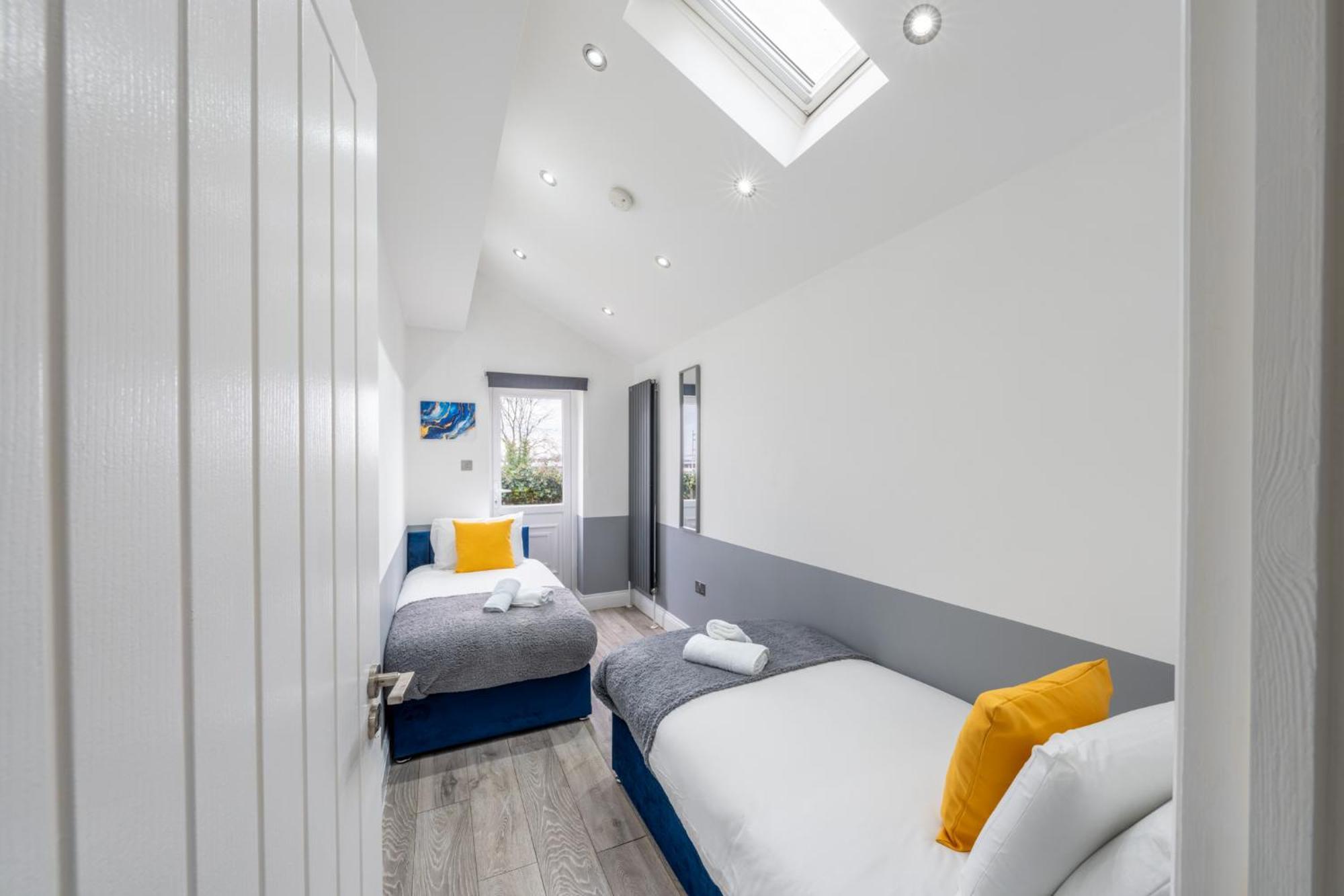 Spacious & Comfortable 3-bedroom Retreat In Nw10