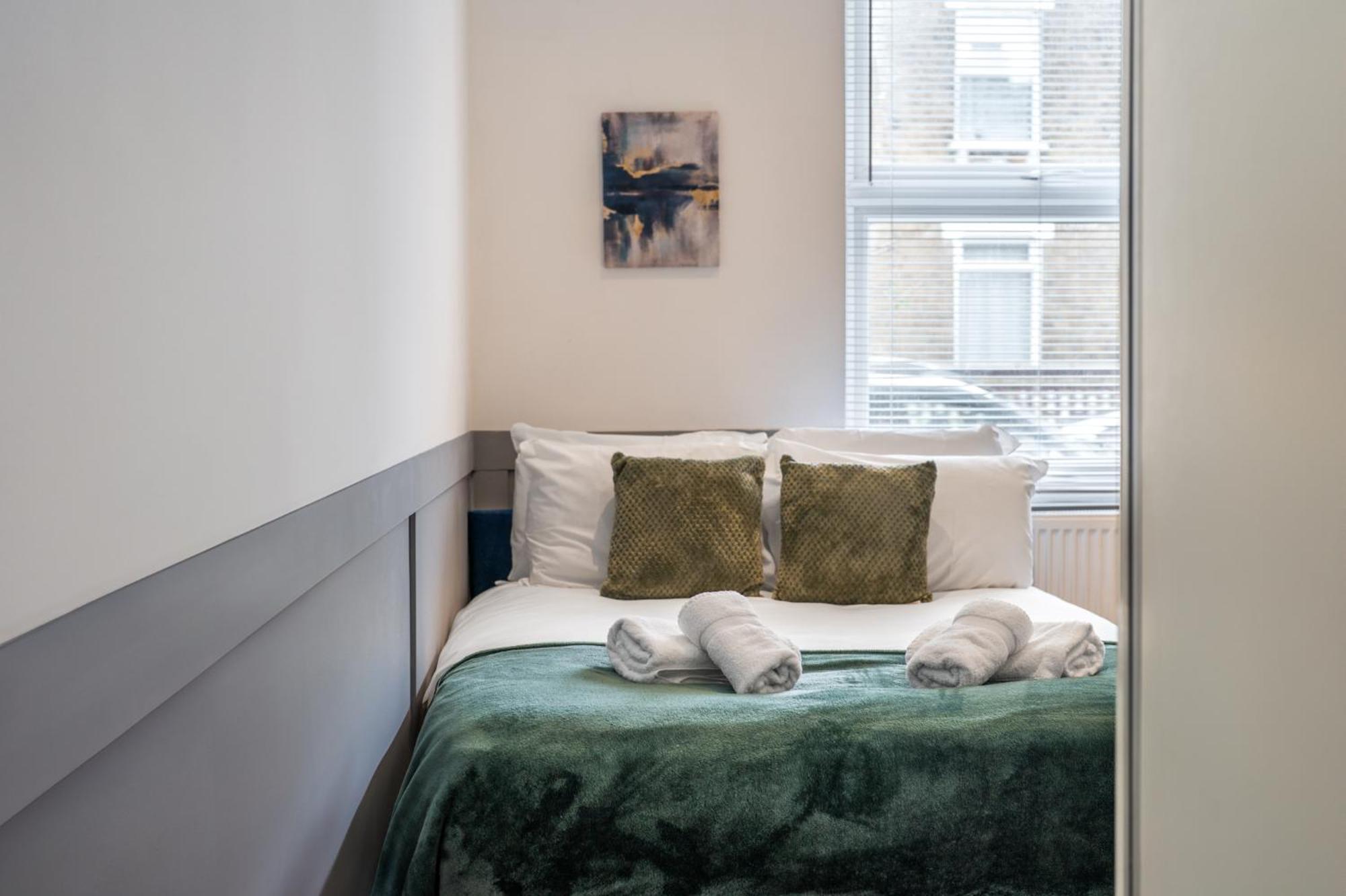 Spacious & Comfortable 3-bedroom Retreat In Nw10 Holiday home London