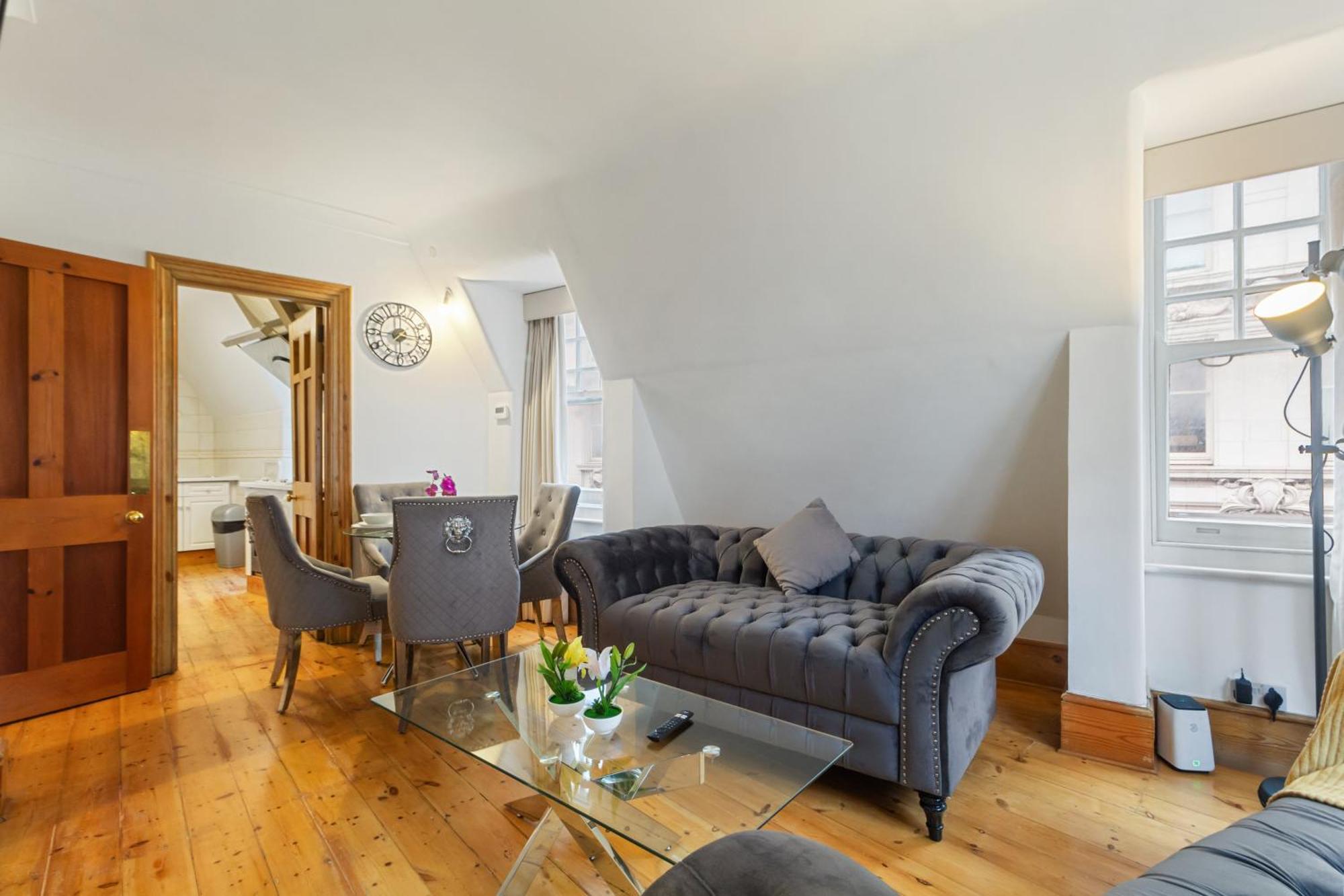 Elegant 3-bedroom In The Heart Of Piccadilly Circus No Lift- 4gl Apartamento *