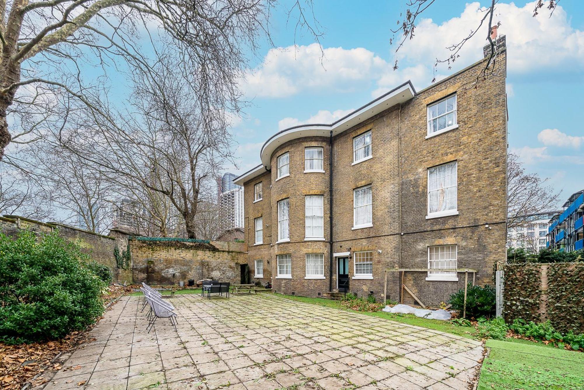 Cozy 2-bed Group & Family Near Excel & 02 Arena With Parking & Balcony * London