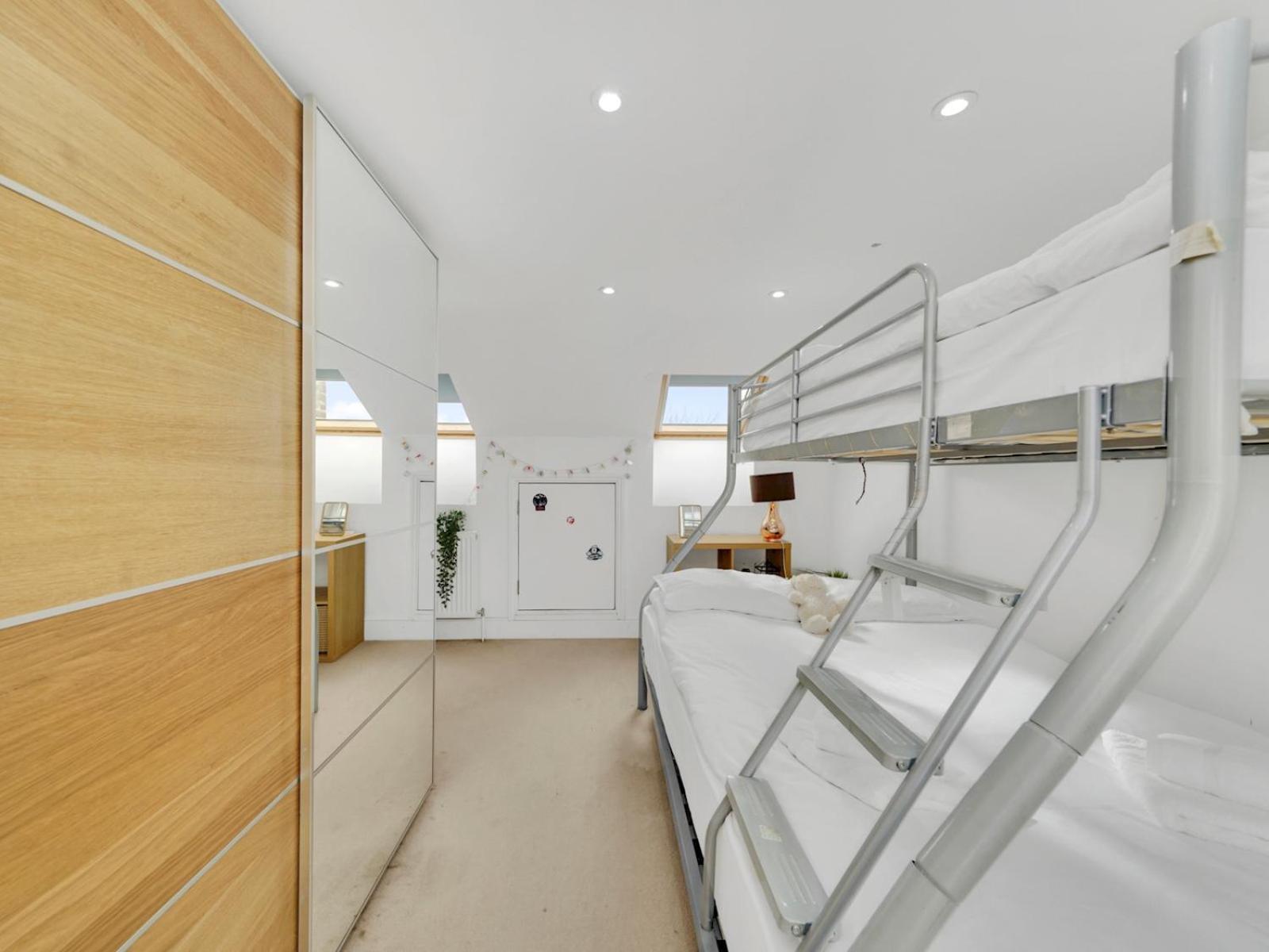 Pass The Keys Family W Beautiful Renovated Kitchen Holiday home *