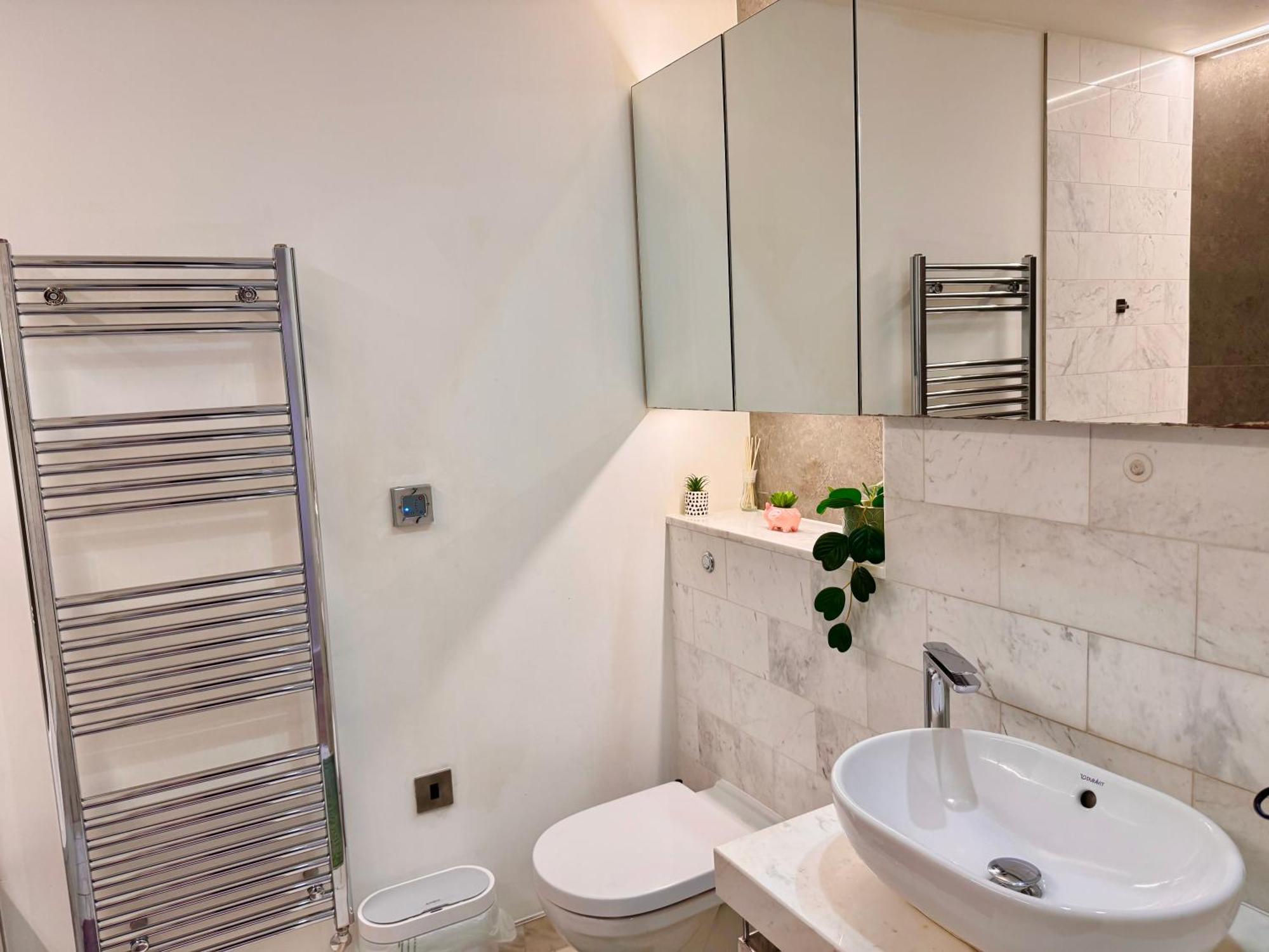 Scenic View 1-bed Near Downtown With Free Wifi Apartment